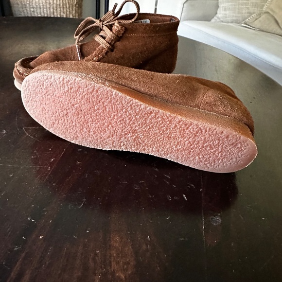 Kids Clarks Wallabee Boots - Size 2 - Picture 2 of 3